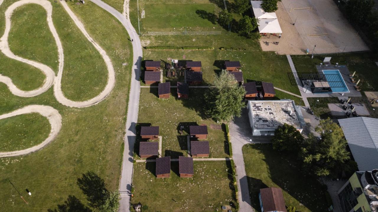 Hotel And Park Divoka Voda Bratislava Exterior foto